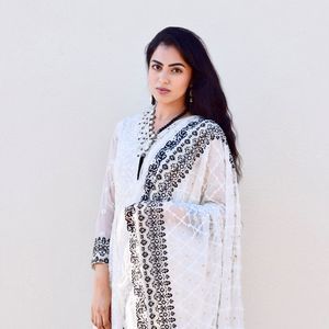 Meet your Posher, Maya